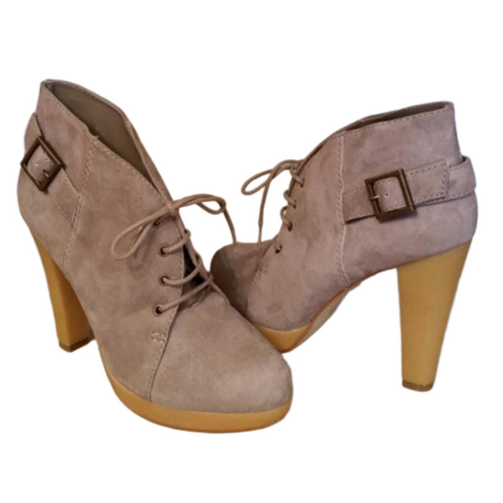 Steve Madden Suede Heels Booties 9 lace up buckle belt accent
